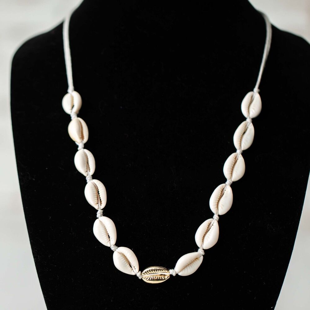 Boho-Style Cowrie Shell Choker Necklace Distinctive Gold Central Shell Jewelry